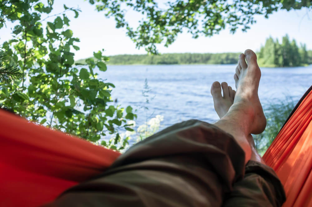 Dormir dans un hamac aide à réduire le mal de dos