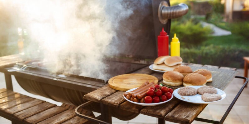 Comment bien aménager un coin barbecue dans son jardin ? Conseils et astuces